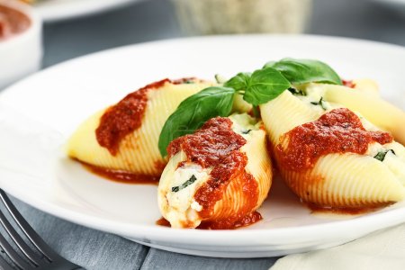 Italian Ricotta and Spinach Stuffed Shells